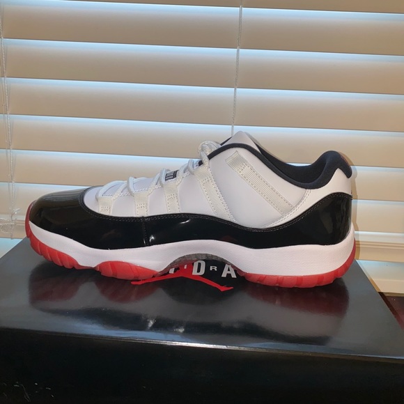 Athletic_Shoes
